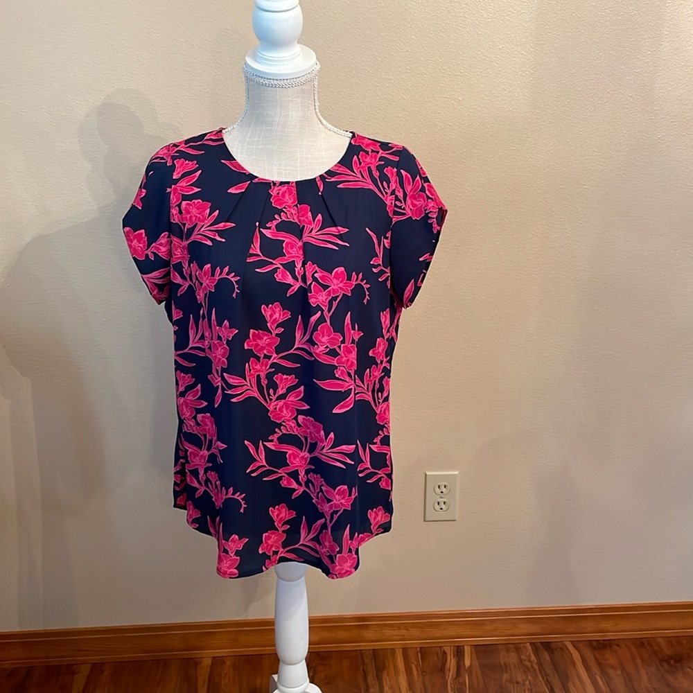 41Hawthorn Floral Short Sleeve Navy and Pink Top, size medium EUC